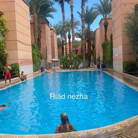 Riad Nezha Avec Jacuzzi Et 3 Piscines Au Coeur De 마라케시 외부 사진