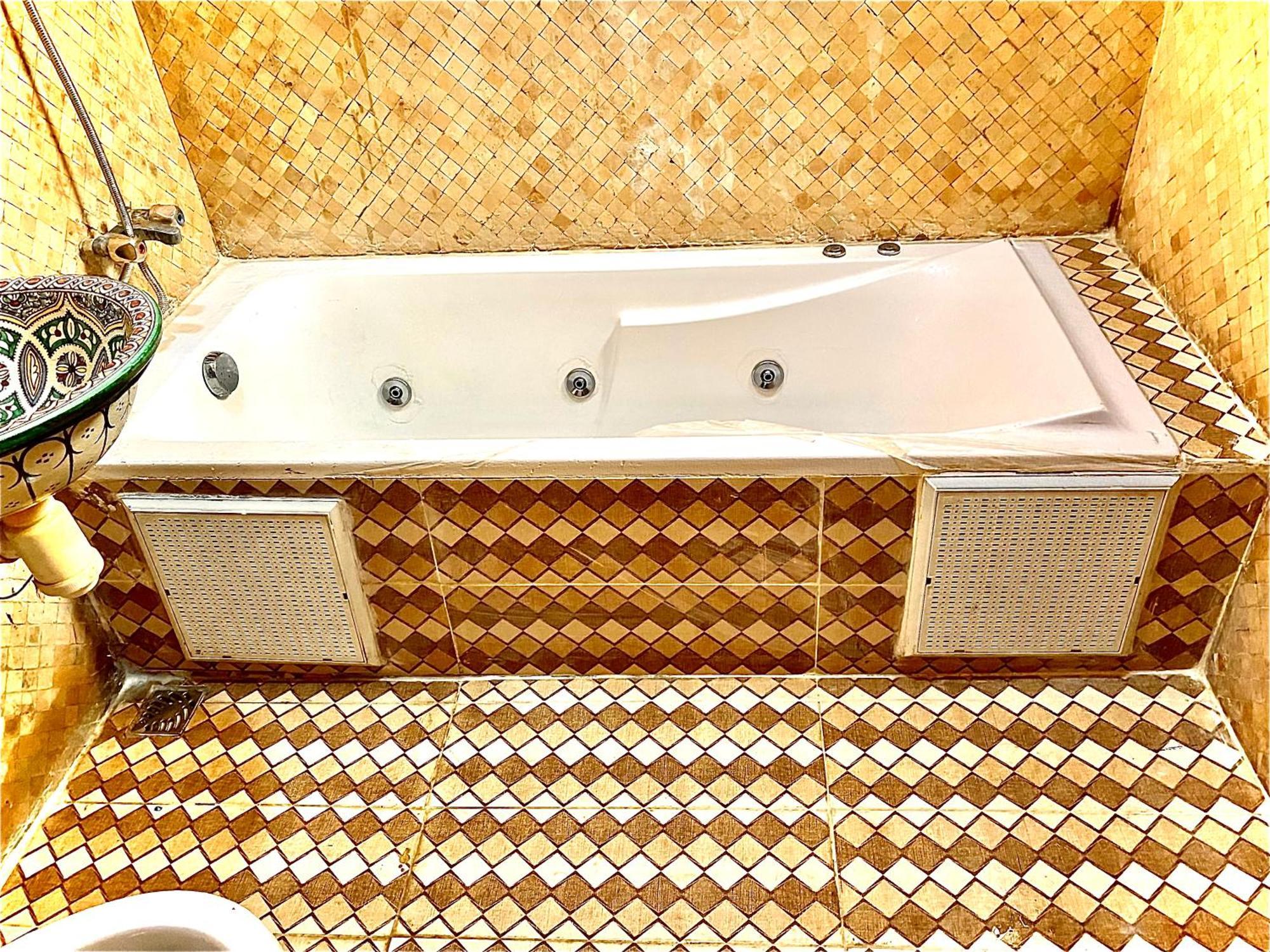 Riad Nezha Avec Jacuzzi Et 3 Piscines Au Coeur De 마라케시 외부 사진